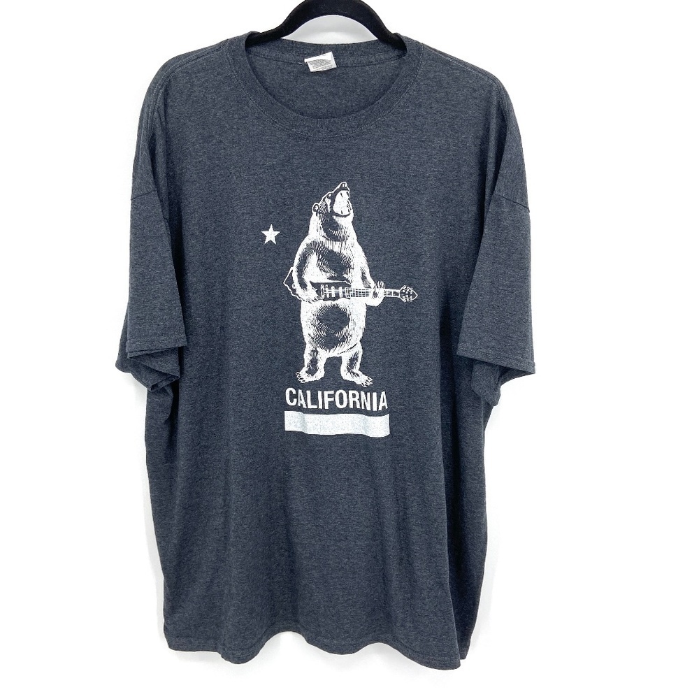 CALIFORNIA Gray White Bear Playing Guitar T-Shirt Size 2XL